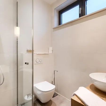Luxury Ps Deluxe In Pula For 8 Persons With 60 M2 Heated Pool, Wellness & Sea View Vintijan