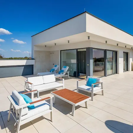 Luxury Ps Deluxe In Pula For 8 Persons With 60 M2 Heated Pool, Wellness & Sea View Vintijan