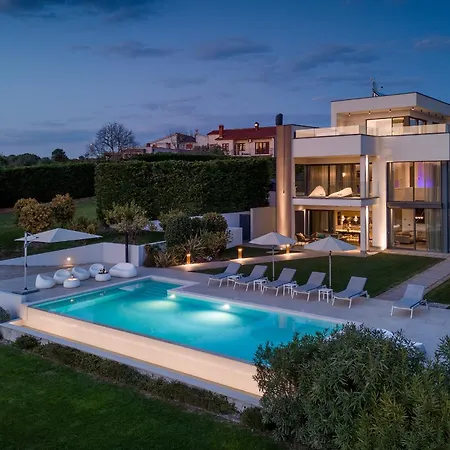 Luxury Ps Deluxe In Pula For 8 Persons With 60 M2 Heated Pool, Wellness & Sea View