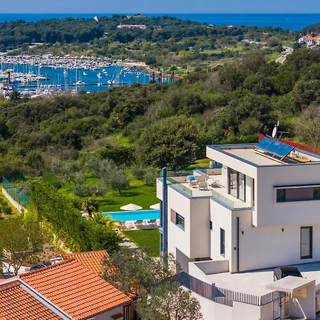 Luxury Ps Deluxe In Pula For 8 Persons With 60 M2 Heated Pool, Wellness & Sea View Villa Vintijan