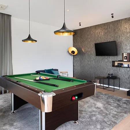 Luxury Ps Deluxe In Pula For 8 Persons With 60 M2 Heated Pool, Wellness & Sea View