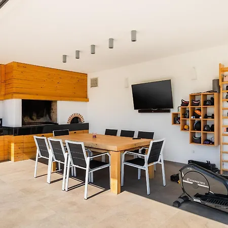 Luxury Ps Deluxe In Pula For 8 Persons With 60 M2 Heated Pool, Wellness & Sea View * Vintijan