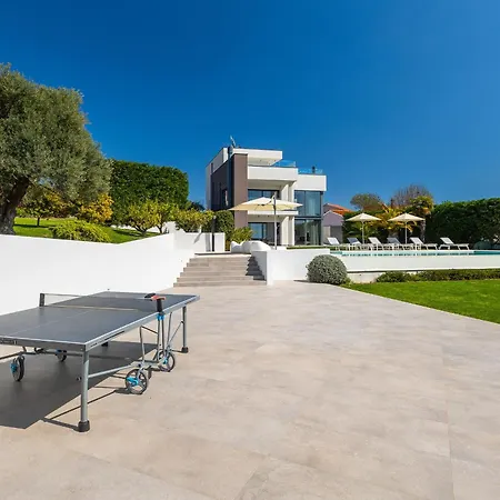 Luxury Ps Deluxe In Pula For 8 Persons With 60 M2 Heated Pool, Wellness & Sea View Willa
