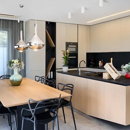 Luxury Ps Deluxe In Pula For 8 Persons With 60 M2 Heated Pool, Wellness & Sea View