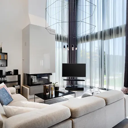 Luxury Ps Deluxe In Pula For 8 Persons With 60 M2 Heated Pool, Wellness & Sea View