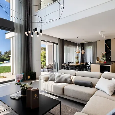 Villa Luxury Ps Deluxe In Pula For 8 Persons With 60 M2 Heated Pool, Wellness & Sea View *