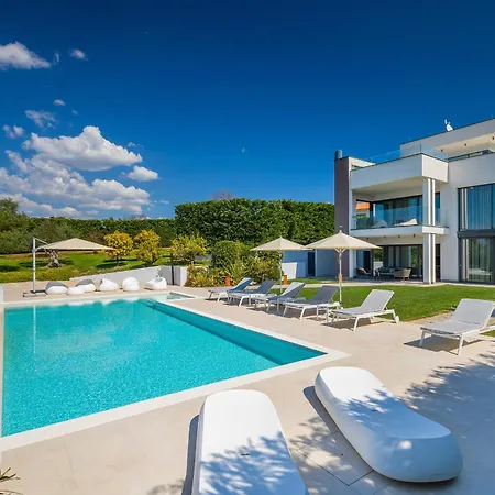 Luxury Ps Deluxe In Pula For 8 Persons With 60 M2 Heated Pool, Wellness & Sea View 别墅 *