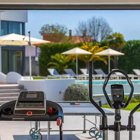 Luxury Ps Deluxe In Pula For 8 Persons With 60 M2 Heated Pool, Wellness & Sea View 别墅