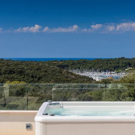 Luxury Ps Deluxe In Pula For 8 Persons With 60 M2 Heated Pool, Wellness & Sea View