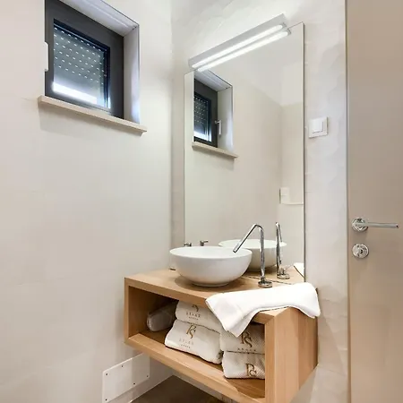 Luxury Ps Deluxe In Pula For 8 Persons With 60 M2 Heated Pool, Wellness & Sea View 别墅 *