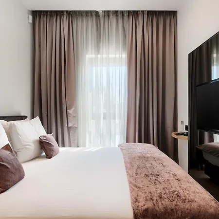 Luxury Ps Deluxe In Pula For 8 Persons With 60 M2 Heated Pool, Wellness & Sea View Villa