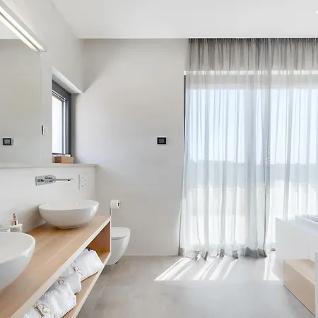 Luxury Ps Deluxe In Pula For 8 Persons With 60 M2 Heated Pool, Wellness & Sea View *