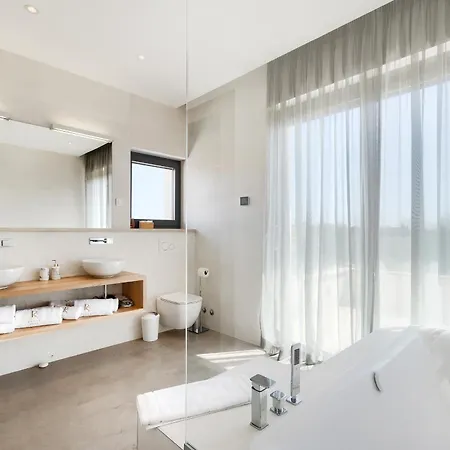 Luxury Ps Deluxe In Pula For 8 Persons With 60 M2 Heated Pool, Wellness & Sea View